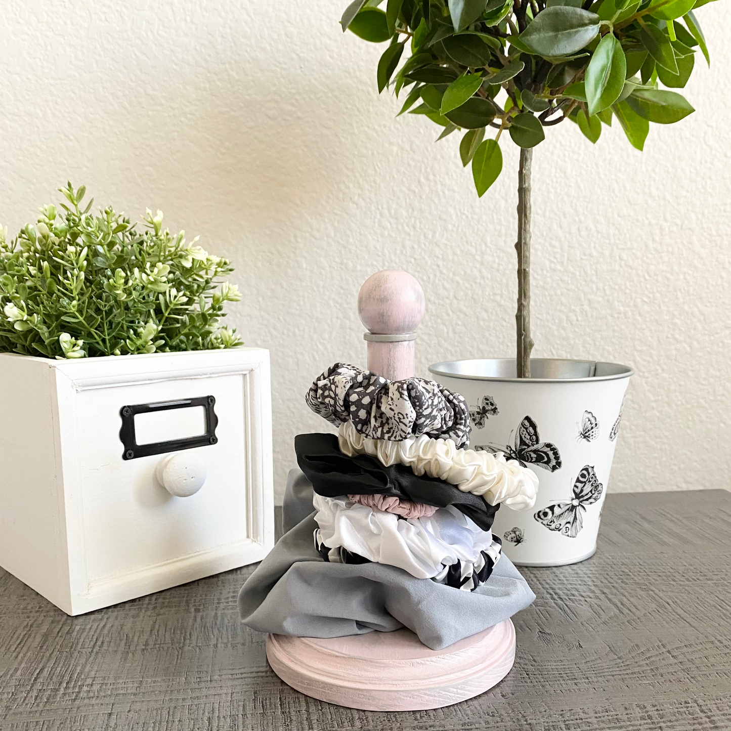 ** Made to Order** Mini Pink Distressed Scrunchie Holder
